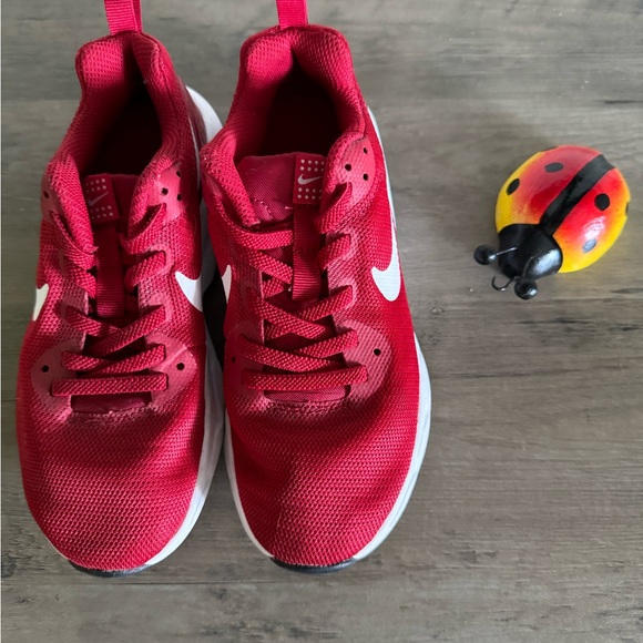 Nike shoes - Picture 2 of 5